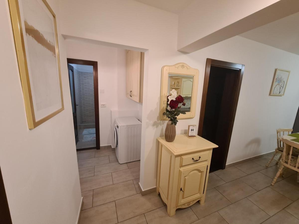 Clasic Apartment Nufarul Oradea Bagian luar foto